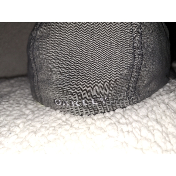 Oakley | Flex-Fit Cap in Grey - Picture 3 of 10